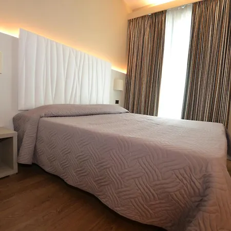 Hotell Enrichetta 3*