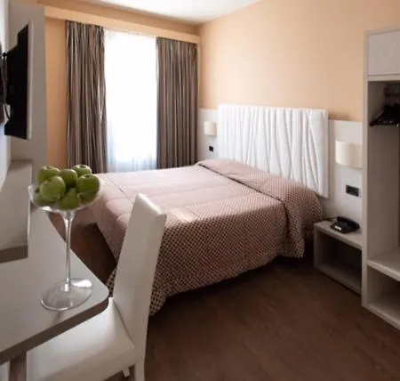 Hotell Enrichetta 3*