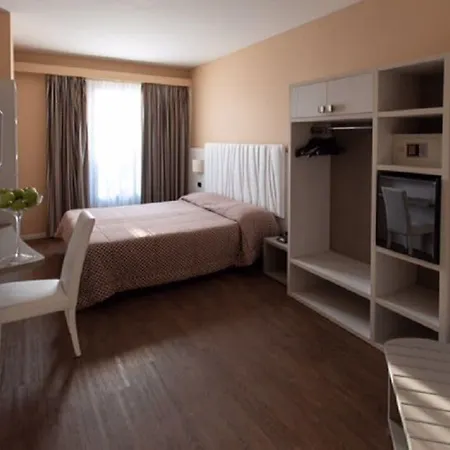 Hotell Enrichetta 3*
