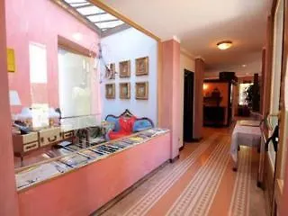 因里奇塔酒店
