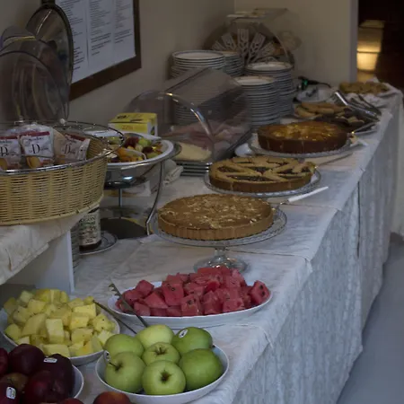 Enrichetta 3* デセンツァーノ・デル・ガルダ