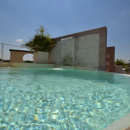 Enrichetta ホテル デセンツァーノ・デル・ガルダ