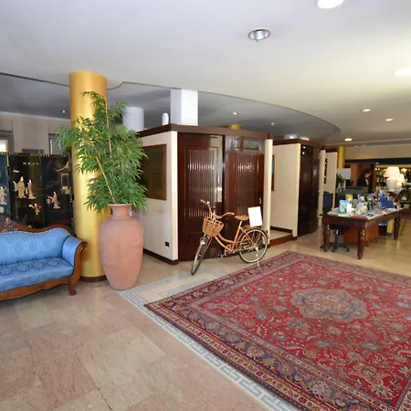 Enrichetta 3* デセンツァーノ・デル・ガルダ