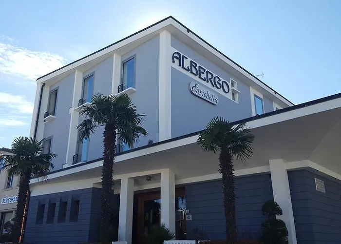 Enrichetta 3* Desenzano del Garda